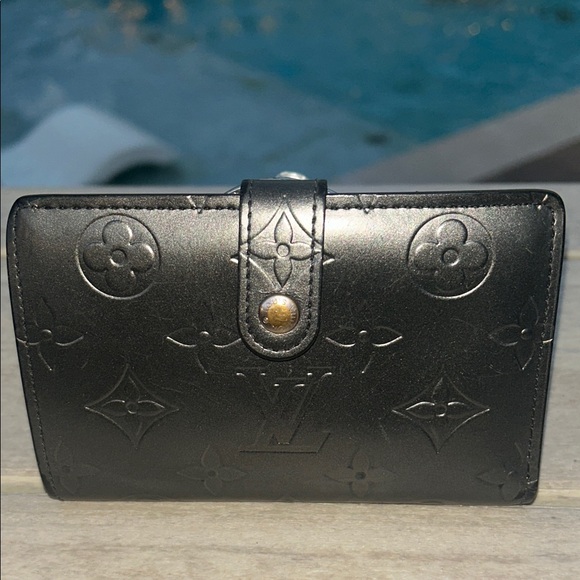 Louis Vuitton Matte Gray Vernis Kisslock Wallet - Picture 3 of 6
